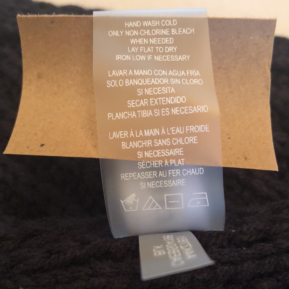 CALVIN KLEIN 2 Pc Hat & Scarf Set - Picture 12 of 13